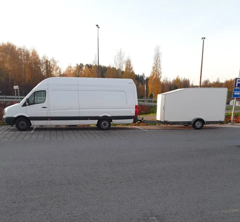Kuinka suojaan tavarat sateisena muuttopäivänä?